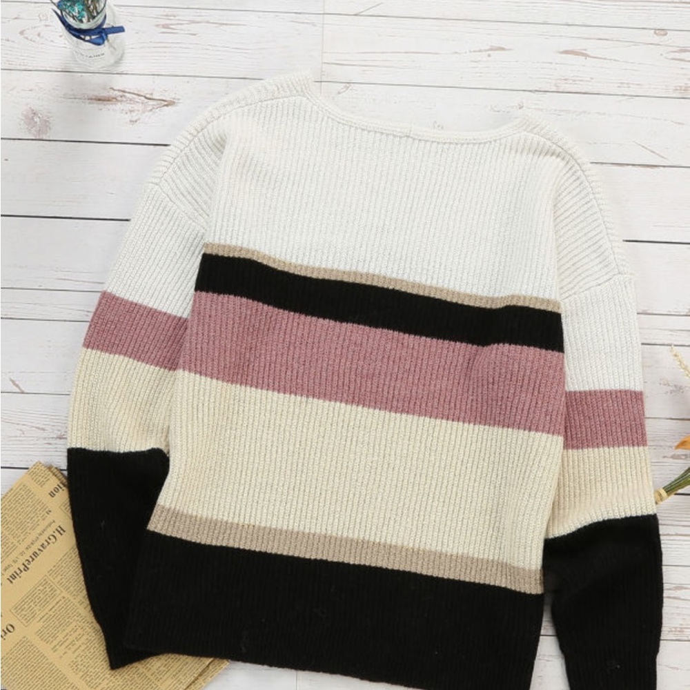 Color-Block Knit V-Neck Sweater - Picture 12 of 13